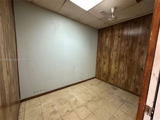 5 of 8 - 17122 W Dixie Highway, North Miami Beach, FL