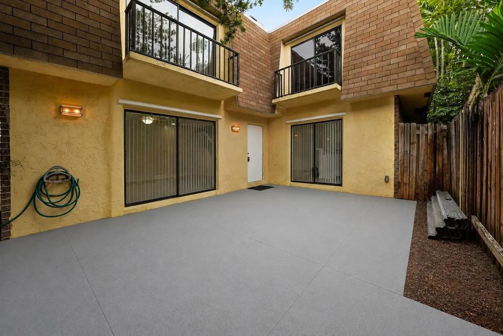 237 Alemeda Drive #3, Palm Springs