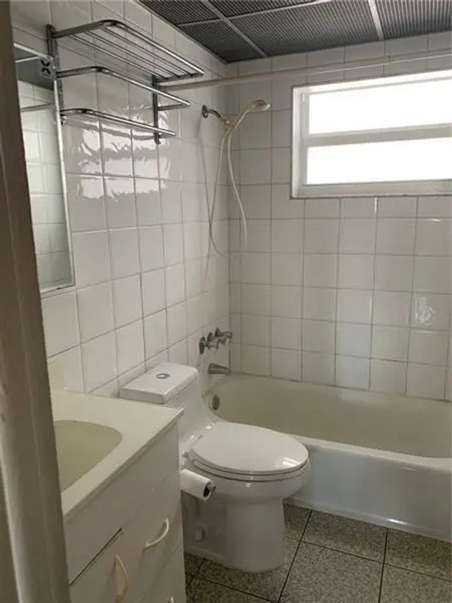 4 of 7 - 525 Meridian Avenue #306, Miami Beach, FL