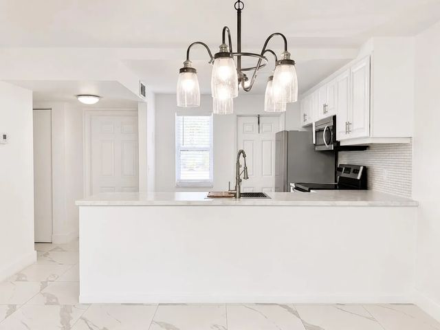 2 of 22 - 600 Ne 2nd Street #105, Dania Beach, FL