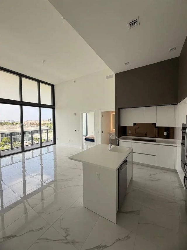 4 of 35 - 1170 E Hallandale Beach Boulevard #502, Hallandale Beach, FL