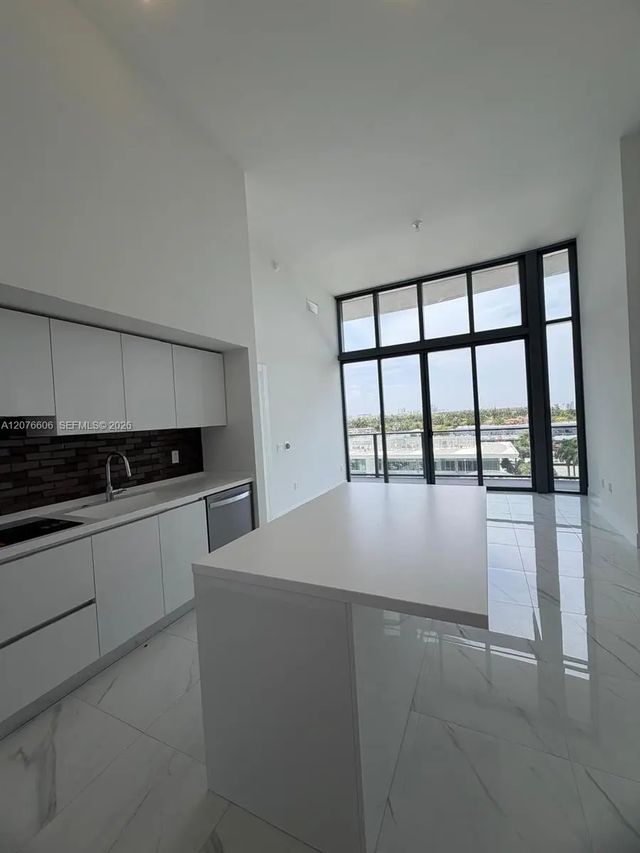 5 of 39 - 1170 E Hallandale Beach Boulevard #607, Hallandale Beach, FL