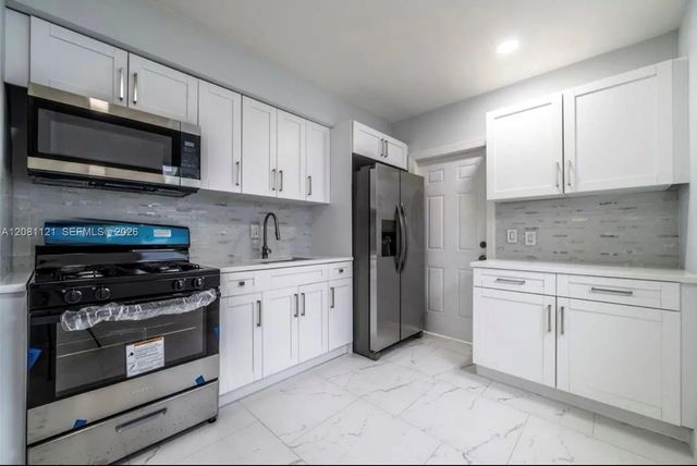 425 Nw 14th Way, Fort Lauderdale