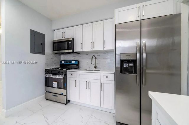 2 of 17 - 425 Nw 14th Way, Fort Lauderdale, FL