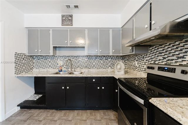 4 of 46 - 5737 Grant Street, Hollywood, FL