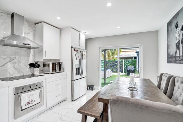3 of 82 - 372 W Riverbend Drive #372, Sunrise, FL