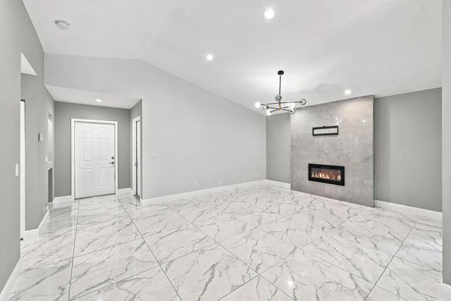 5 of 82 - 372 W Riverbend Drive #372, Sunrise, FL