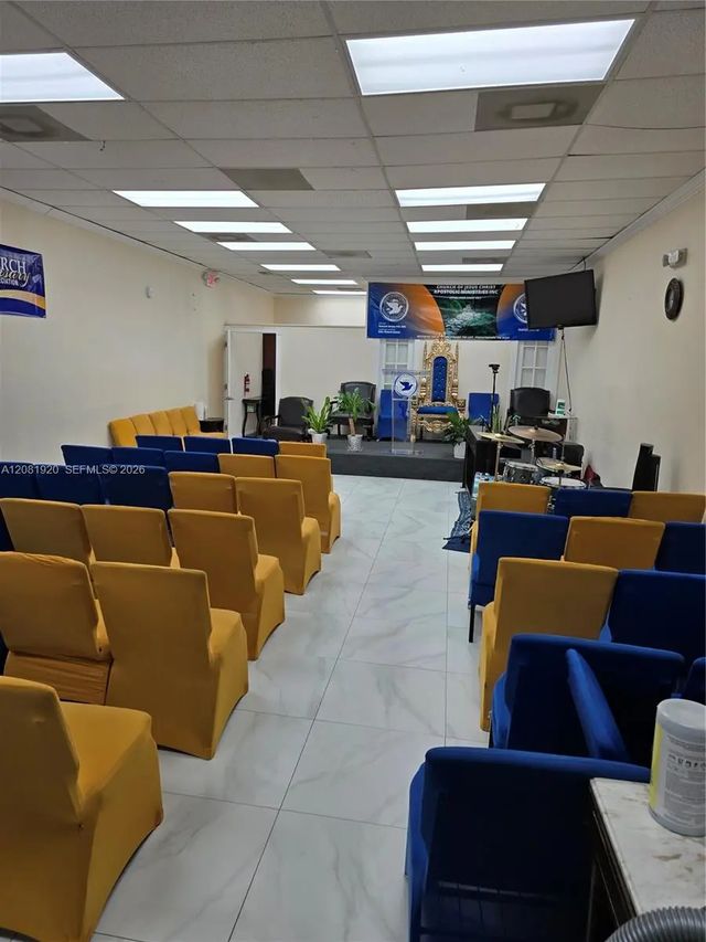 4 of 15 - 4448 Inverrary Boulevard #m, Lauderhill, FL