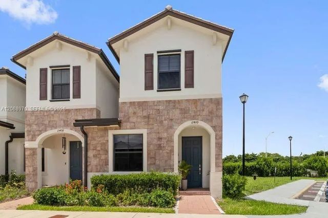 11410 W 34th Way, Hialeah