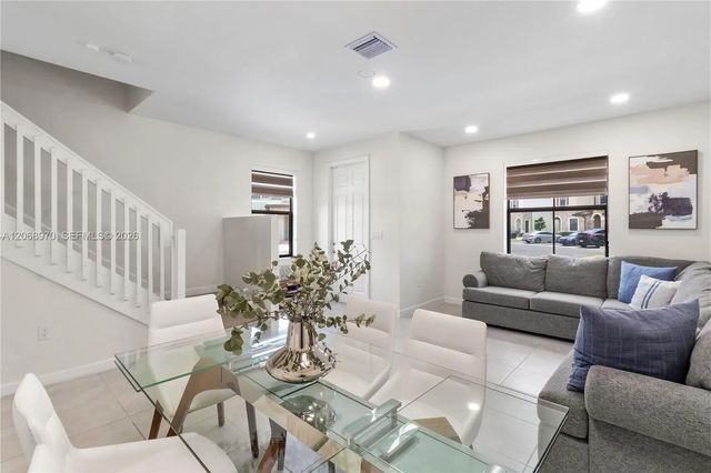 5 of 27 - 11410 W 34th Way, Hialeah, FL