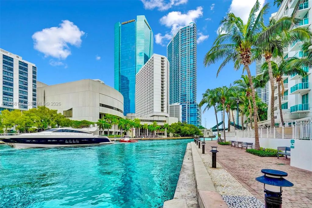 31 Se 5th Street #902, Miami