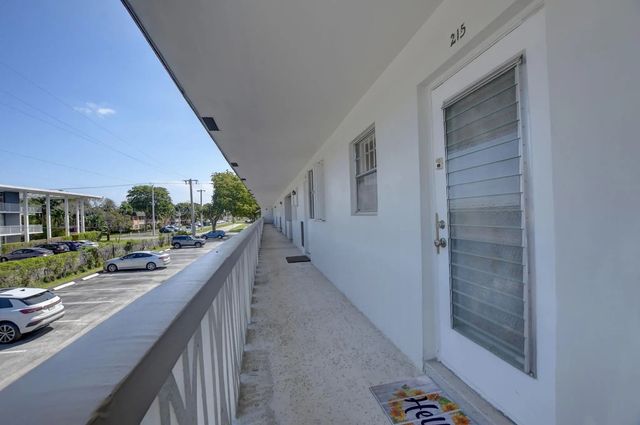 2 of 22 - 899 Se 2nd Avenue #215, Deerfield Beach, FL
