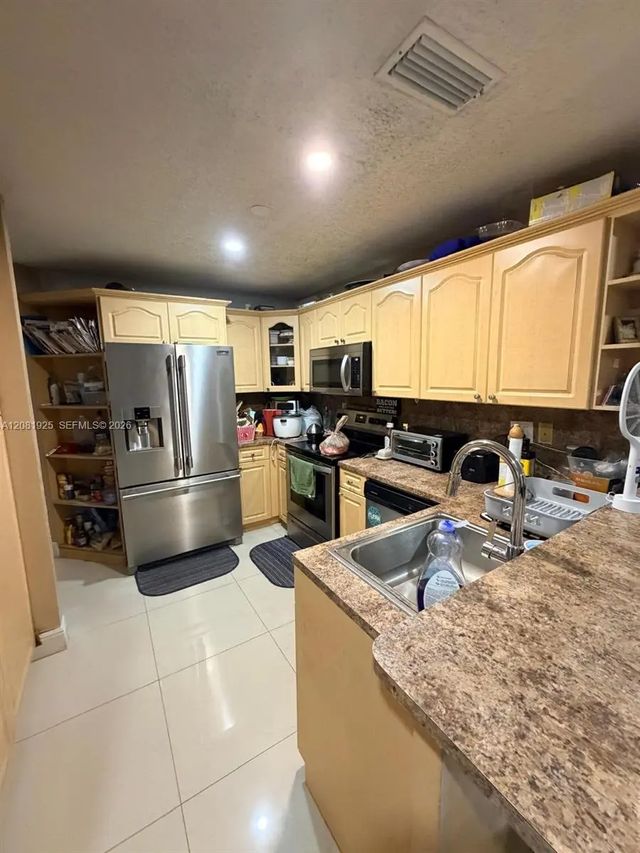4 of 11 - 18901 Nw 55th Avenue, Miami Gardens, FL