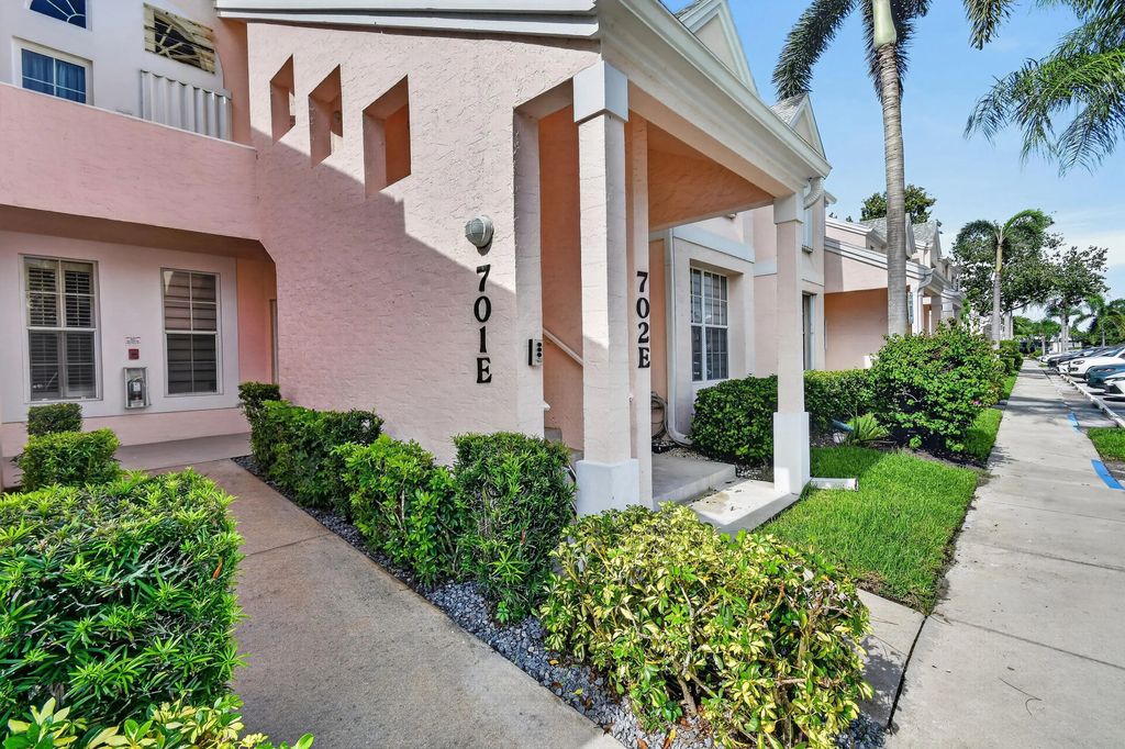 701 Muirfield Court #701e, Jupiter