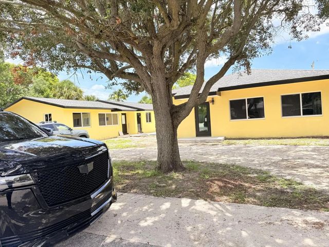 3 of 24 - 111 Sw 10th Avenue, Delray Beach, FL
