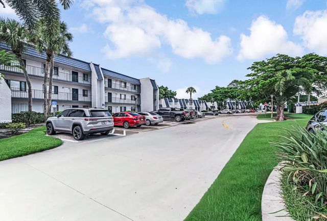 2 of 39 - 4465 Luxemburg Court #108, Lake Worth, FL