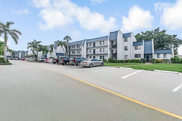 3 of 39 - 4465 Luxemburg Court #108, Lake Worth, FL