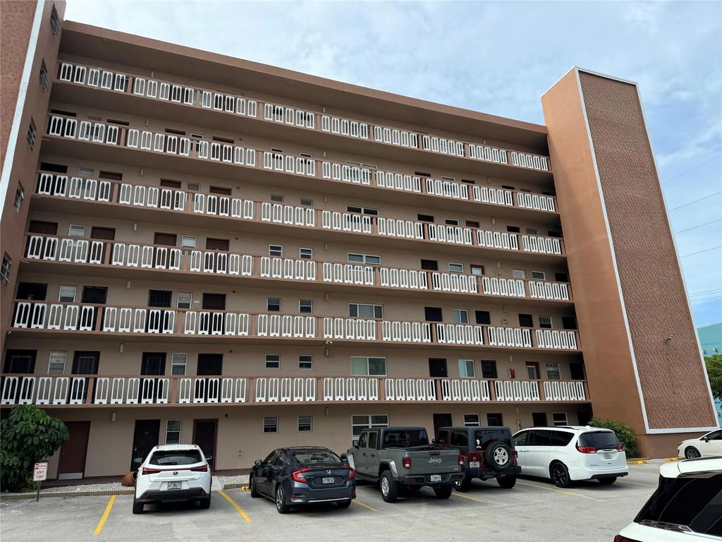 301 Ne 14th Avenue #708, Hallandale Beach