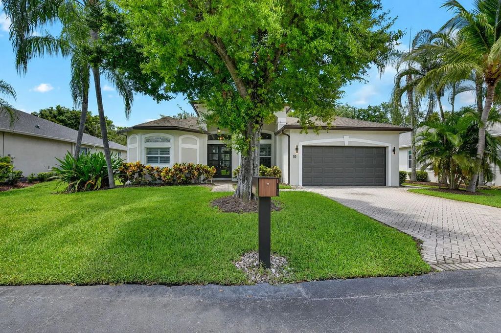 10 Lake Eden Drive, Boynton Beach