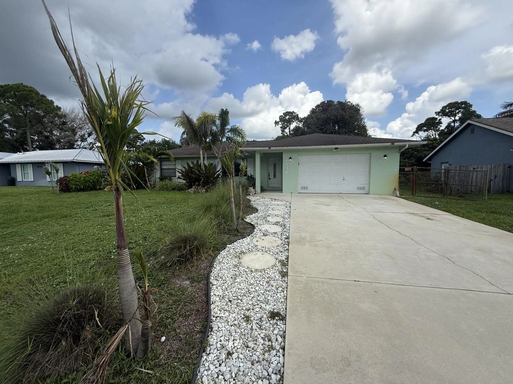 1832 Se Manth Lane, Port St. Lucie