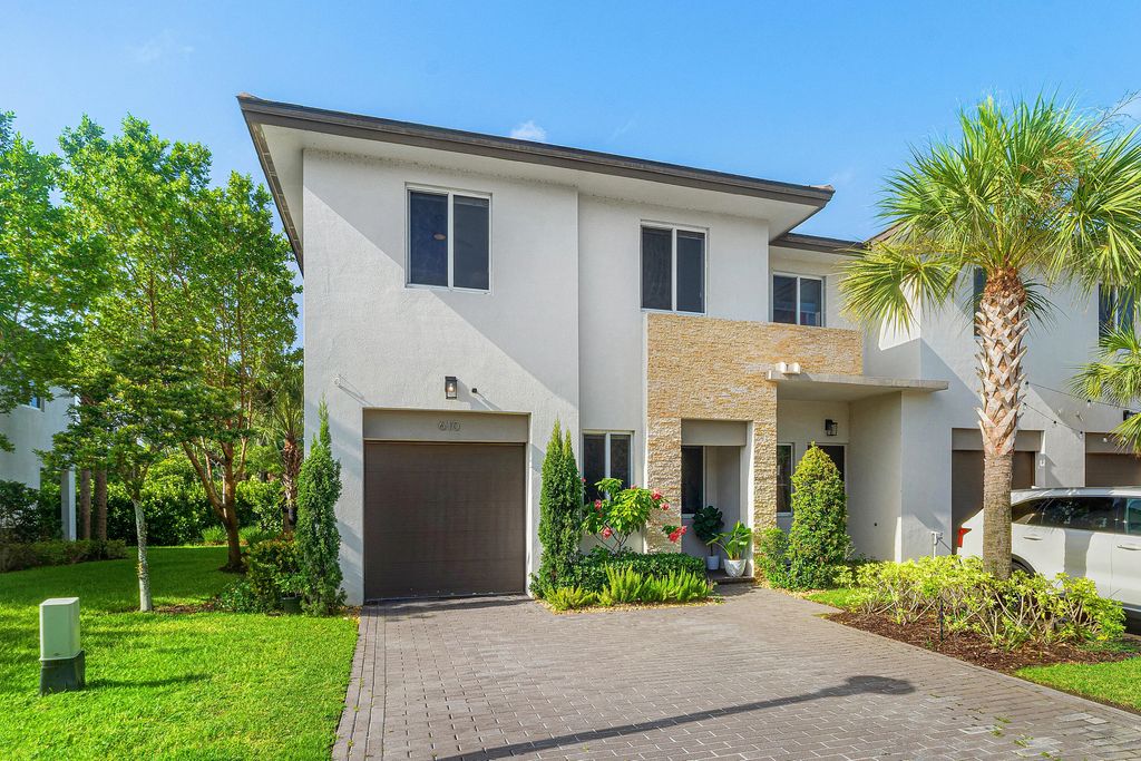 610 Pioneer Way, Royal Palm Beach