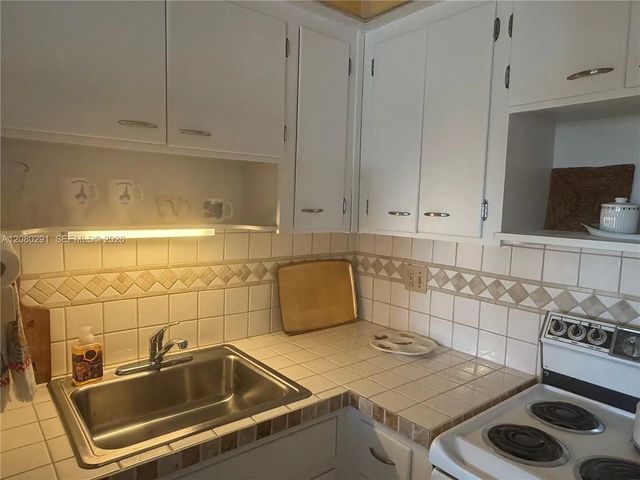4 of 13 - 851 Atlantic Shores Boulevard #219, Hallandale Beach, FL