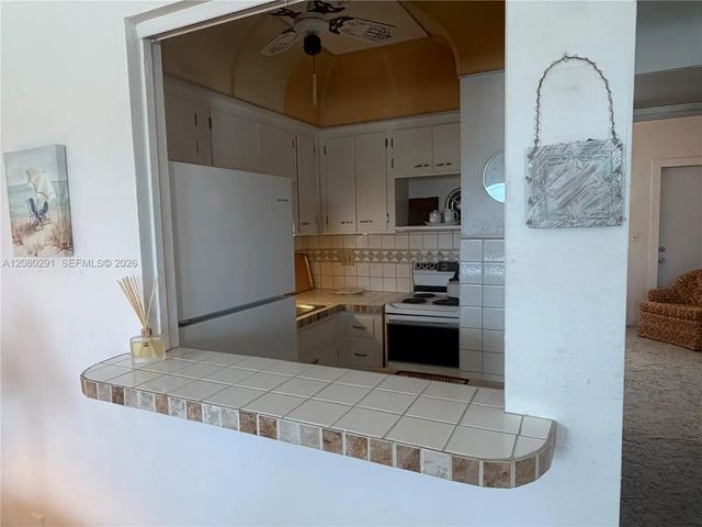 5 of 13 - 851 Atlantic Shores Boulevard #219, Hallandale Beach, FL