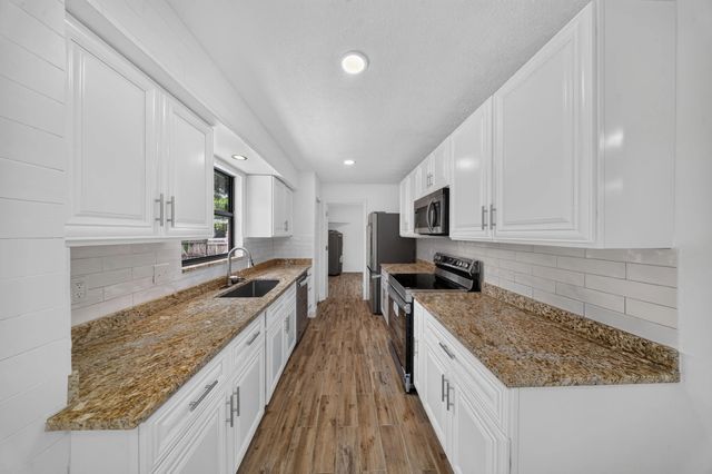 5 of 28 - 6101 Balsam Drive, Fort Pierce, FL