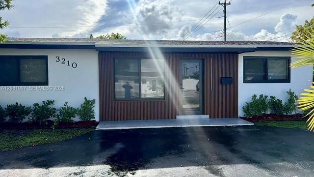 4 of 8 - 3210 Sw 94th Court, Miami, FL