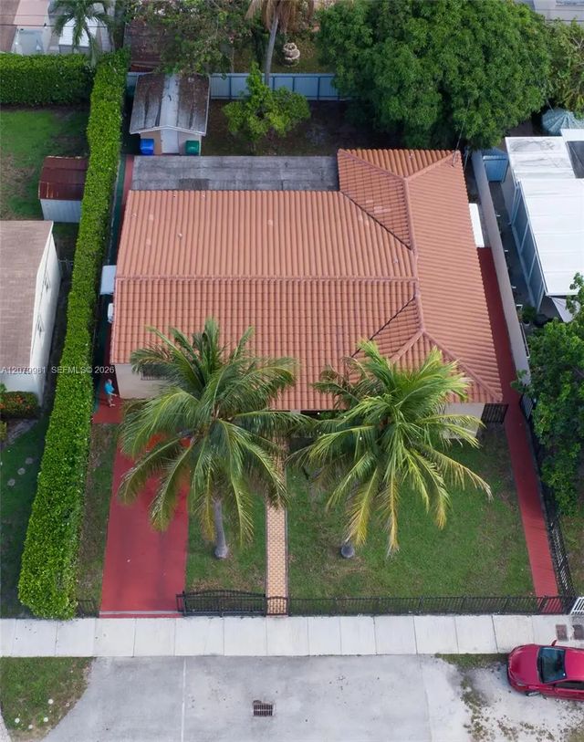 4 of 38 - 4051 Nw 5th Street, Miami, FL