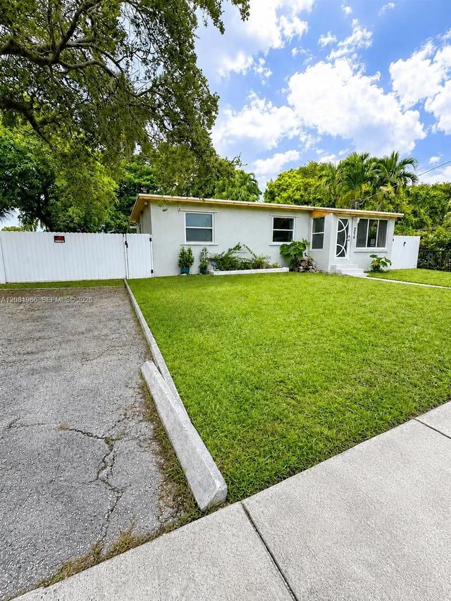 3 of 23 - 204 Sw 7th Avenue, Hallandale Beach, FL