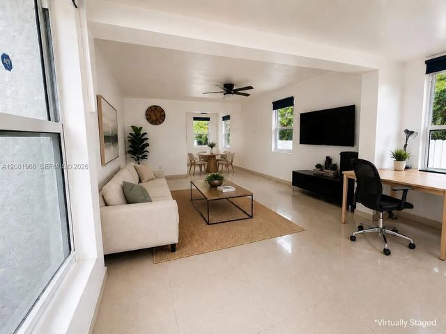 4 of 23 - 204 Sw 7th Avenue, Hallandale Beach, FL