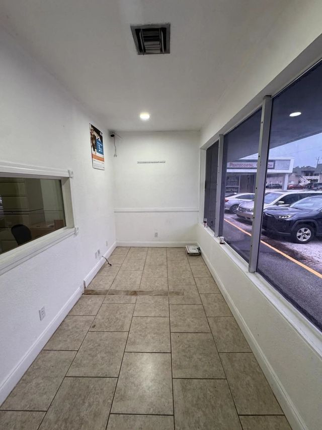 3 of 9 - 6148 Nw 11th Street, Sunrise, FL