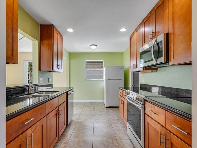 2 of 29 - 2016 Sw Golf Lane Sw, Boynton Beach, FL
