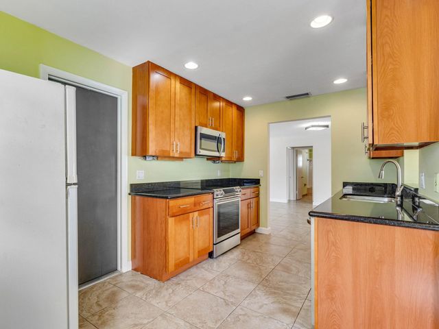 3 of 29 - 2016 Sw Golf Lane Sw, Boynton Beach, FL