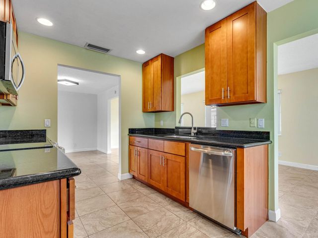 4 of 29 - 2016 Sw Golf Lane Sw, Boynton Beach, FL