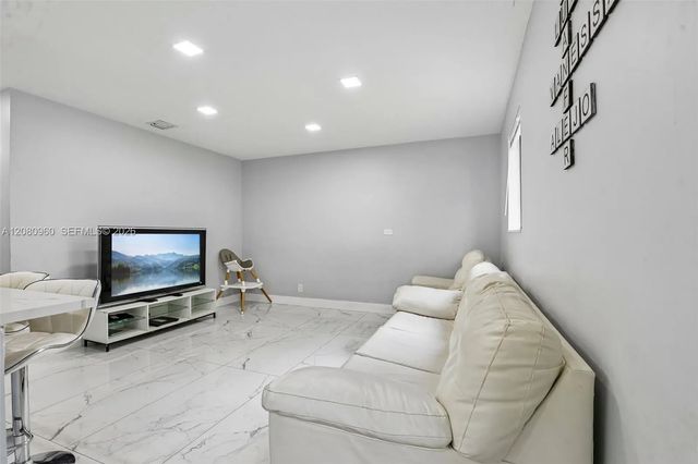5 of 44 - 1421 N 68th Terrace, Hollywood, FL