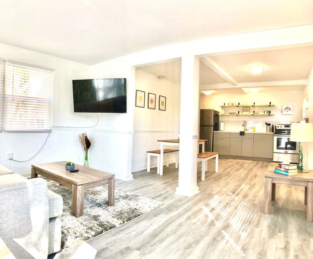 2 of 21 - 226 S Palmway, Lake Worth Beach, FL