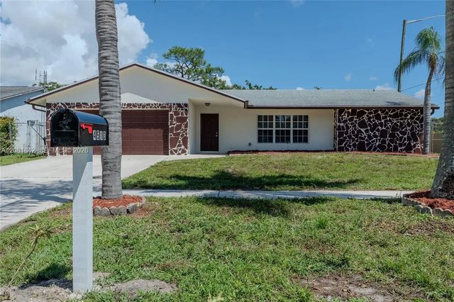 2 of 53 - 4513 Blue Pine Circle, Lake Worth, FL