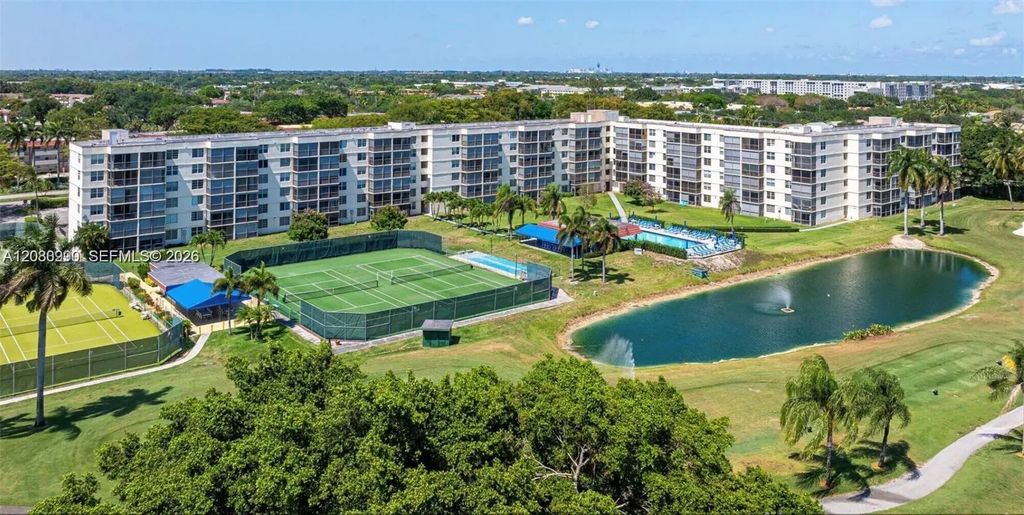 800 S Hollybrook Drive #305, Pembroke Pines