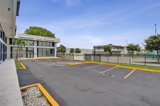 3 of 23 - 900 Flagler Street, Miami, FL