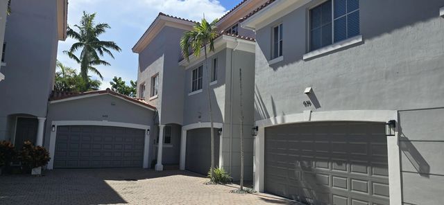 3 of 28 - 635 Ne 11th Avenue, Fort Lauderdale, FL