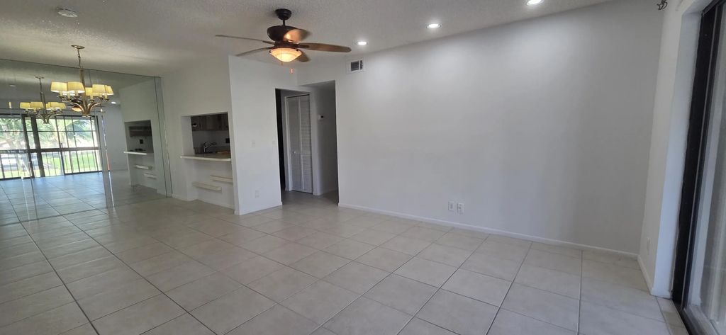 618 Sea Pine Way #b2, Greenacres