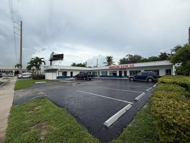 2 of 23 - 595 W Prospect Road, Oakland Park, FL