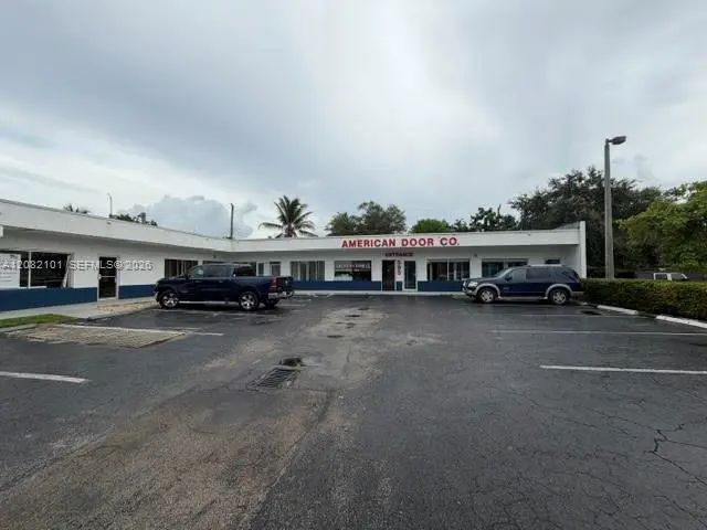 3 of 23 - 595 W Prospect Road, Oakland Park, FL