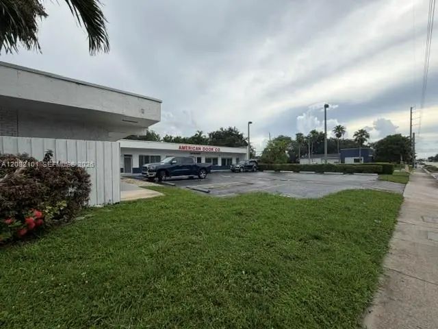 4 of 23 - 595 W Prospect Road, Oakland Park, FL
