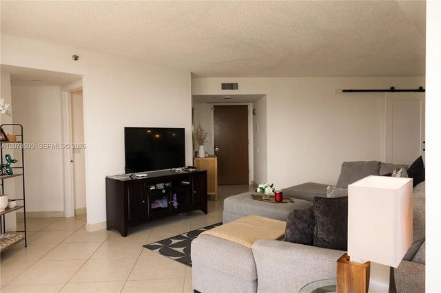 3 of 73 - 1000 W Island Boulevard #1010, Aventura, FL