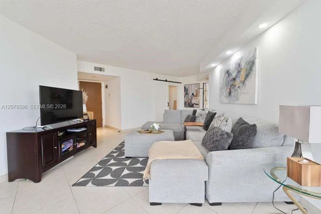 4 of 73 - 1000 W Island Boulevard #1010, Aventura, FL