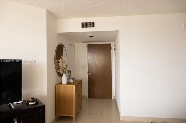 5 of 73 - 1000 W Island Boulevard #1010, Aventura, FL