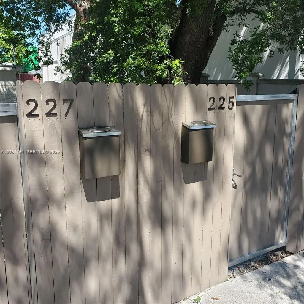225 Nw 59th Street, Miami